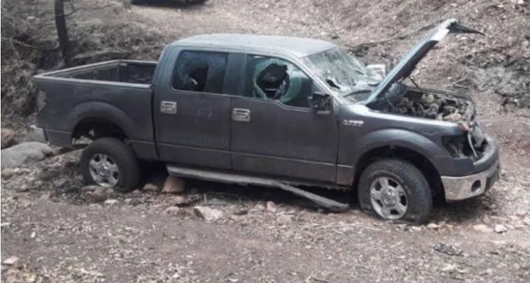 Localizan camioneta abandonada en las cercanías del poblado de