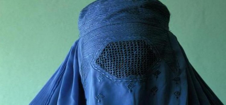 Retroceden derechos de las mujeres afganas