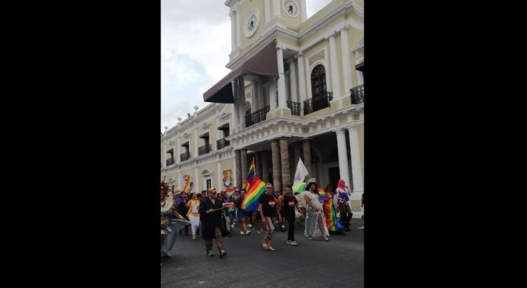 Marcha LGBT+ paraliza el centro de Tepic