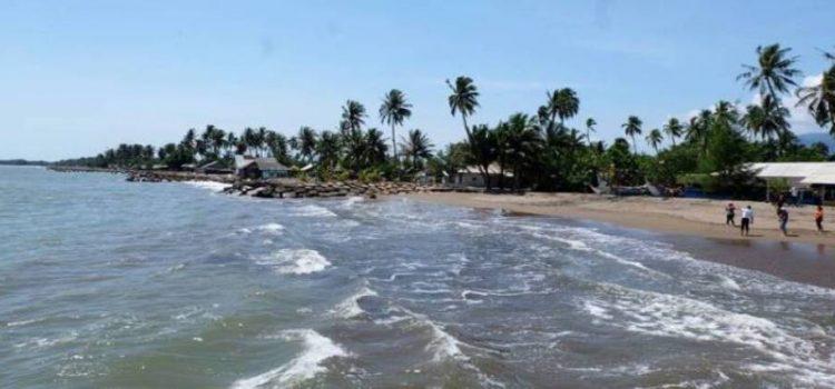 Huracán Bonnie aleja el turismo y baja las ventas en playa de San Blas