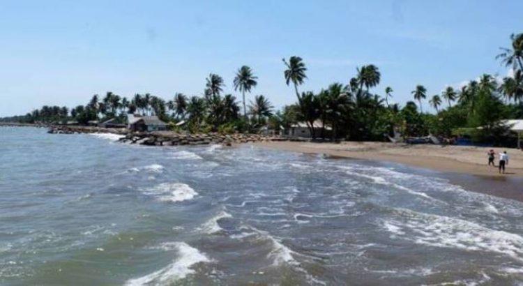 Huracán Bonnie aleja el turismo y baja las ventas en playa de San Blas