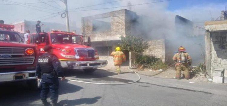 Incendio en casa provoca intensa movilización en Tepic