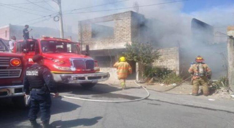 Incendio en casa provoca intensa movilización en Tepic