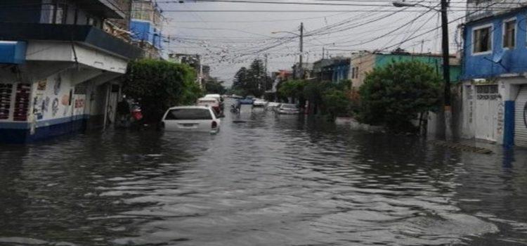 Fuerte lluvia provoca inundaciones en Tepic, Nayarit