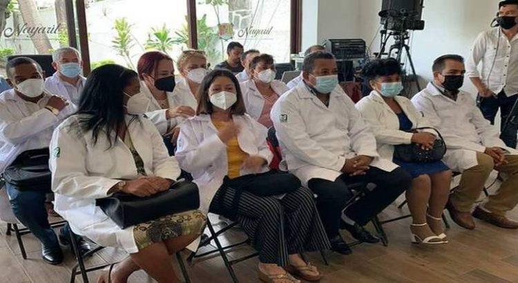 Llegarán otros 33 médicos cubanos a Nayarit