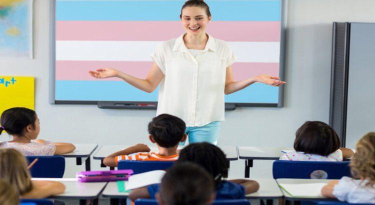 Discriminan a maestra trans en Servicios de Educación Pública