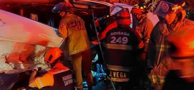 Tres lesionados deja volcadura de auto en Tepic
