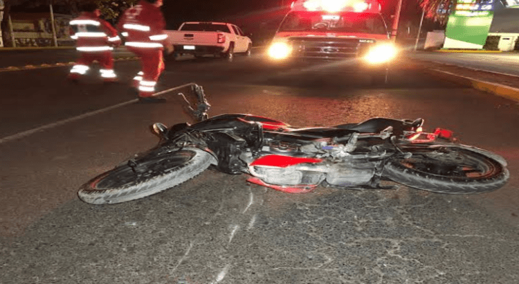 Una cáscara caña derribó a un motociclistas en Tepic y los mandó al hospital