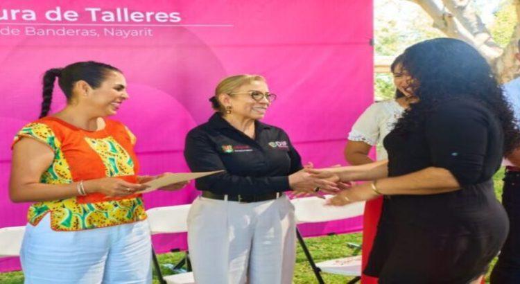 Capacitan mujeres en diferentes cursos de carreras para la vida en Bahía de Banderas