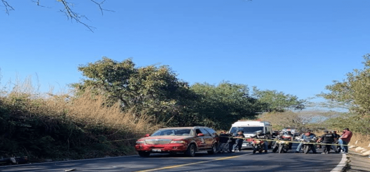 Localizan a hombre sin vida a un costado de la carretera Tepic – Vallarta