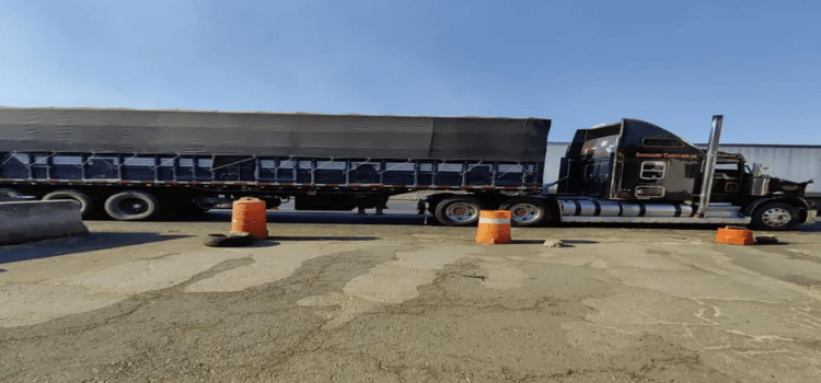 Suman 10 camiones de sorgo detenidos a coyotes en Nayarit