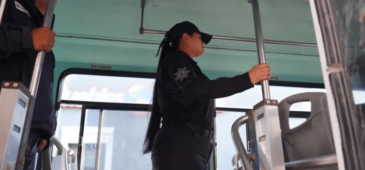 Policías se suben al transporte público de Tepic para evitar acoso contra la mujeres