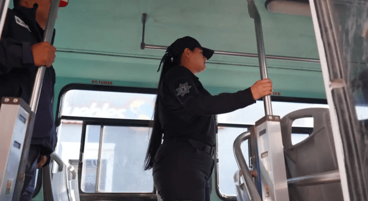 Policías se suben al transporte público de Tepic para evitar acoso contra la mujeres