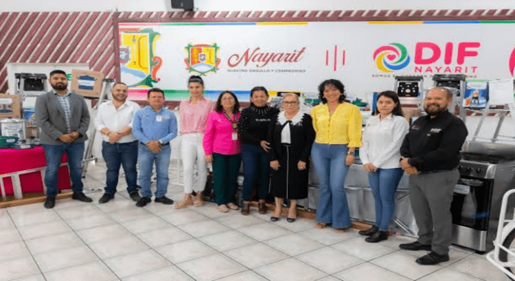 DIF Nayarit entrega equipo a Casas de la Mujer de 14 municipios
