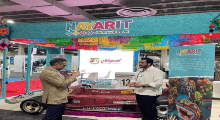 Nayarit muestra un Ferrari de chaquira en la WTE de Miami