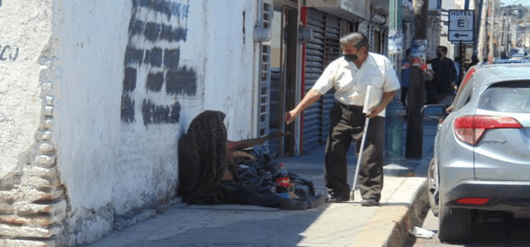Aterran indigentes a comerciantes del Centro Histórico de Tepic