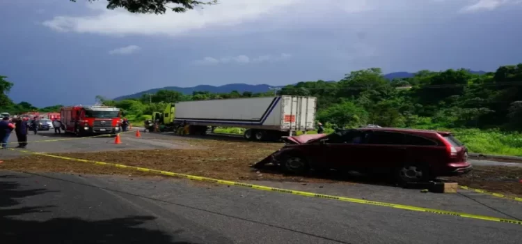 Muere tesorero de Ruiz en accidente sobre la autopista Tepic-San Blas