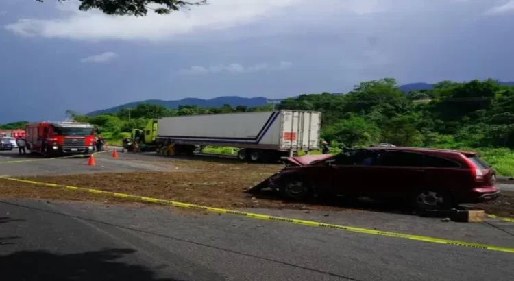 Muere tesorero de Ruiz en accidente sobre la autopista Tepic-San Blas