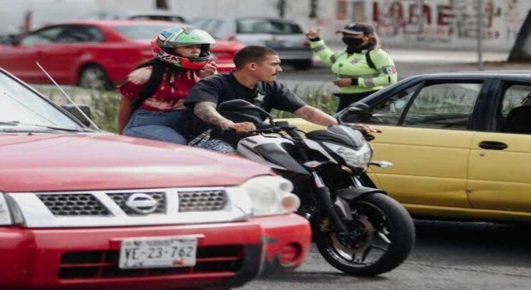 Siguen motociclistas sin obedecer el reglamento de vialidad
