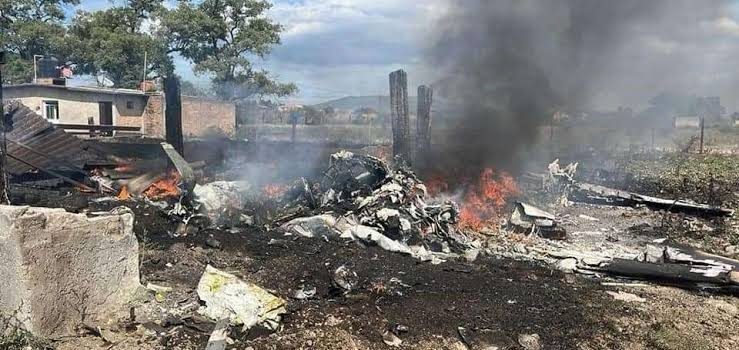 Mueren cuatro personas al desplomarse avioneta en Tepic
