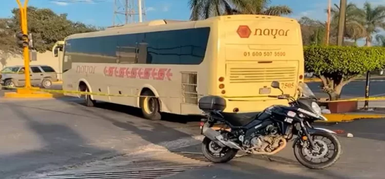 Mujer fallece arrollada por autobús en Tepic