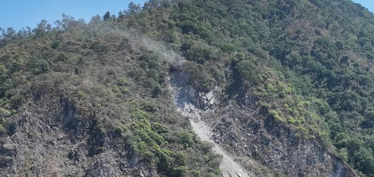Continúa deslizamiento en el cerro de San Juan de Tepic, Nayarit, tras deslave
