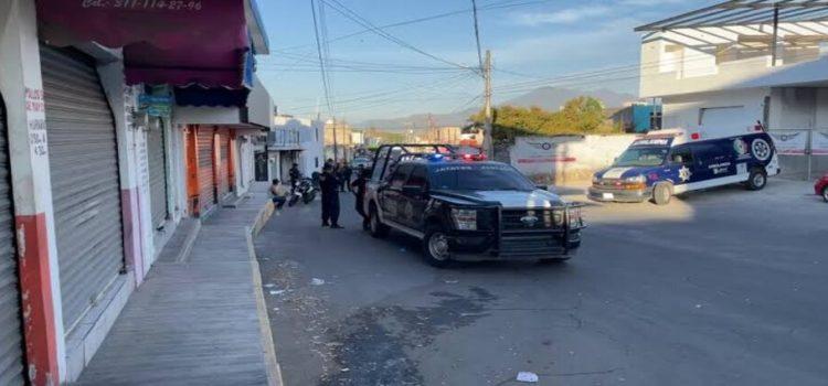 Distraída mujer aplastó con su camioneta a un peatón en Tepic