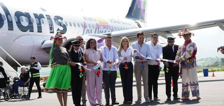Miguel Ángel Navarro inaugura primer vuelo internacional Tepic–Los Ángeles