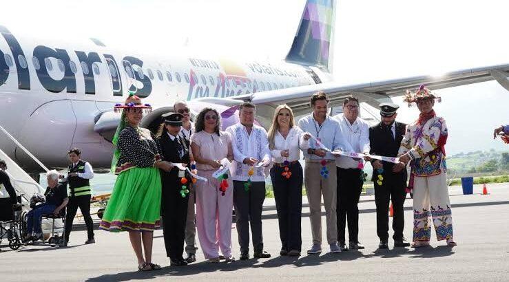 Miguel Ángel Navarro inaugura primer vuelo internacional Tepic–Los Ángeles