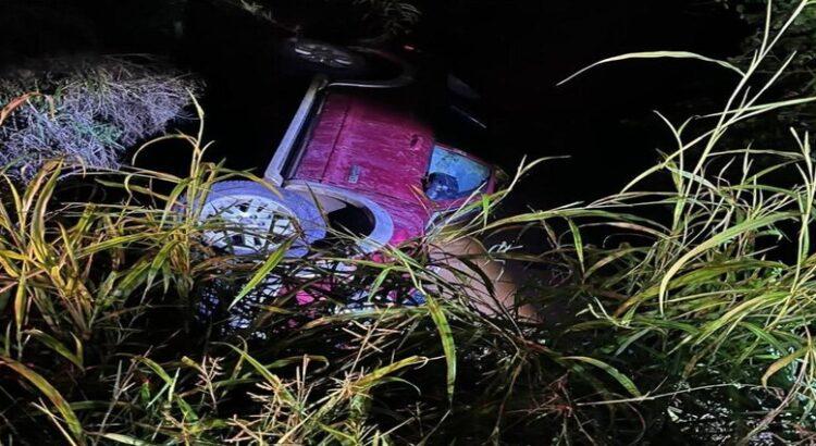 Recién casado muere tras volcadura en Tepic