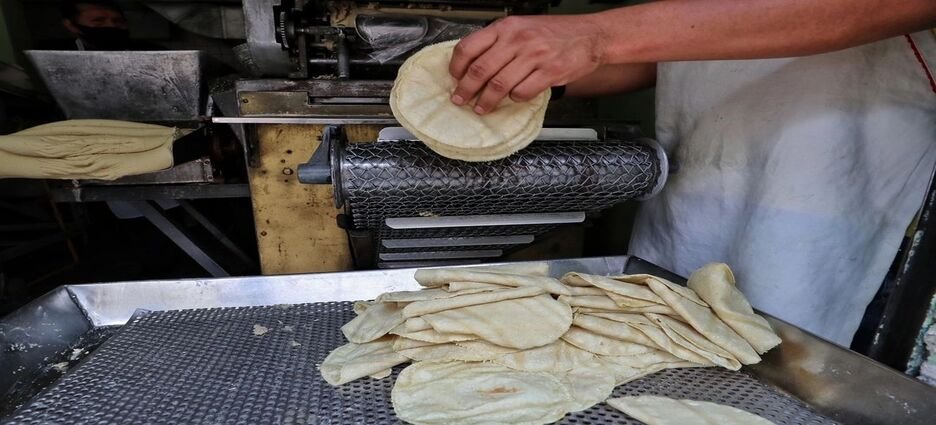 Alertan por riesgo de golpes de calor en trabajadores de pollerías, tortillerías y panaderías en Tepic