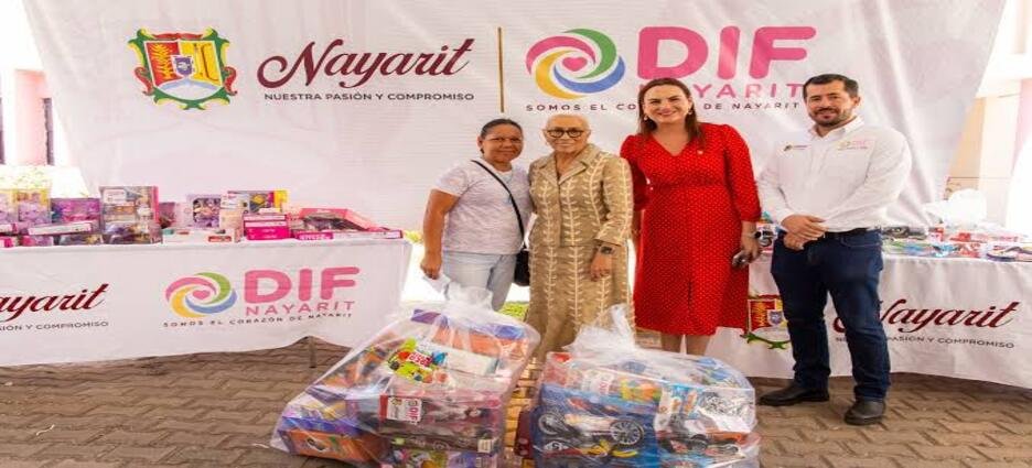 DIF Nayarit distribuye juguetes en colonias de Tepic por festejos del Día del Niño