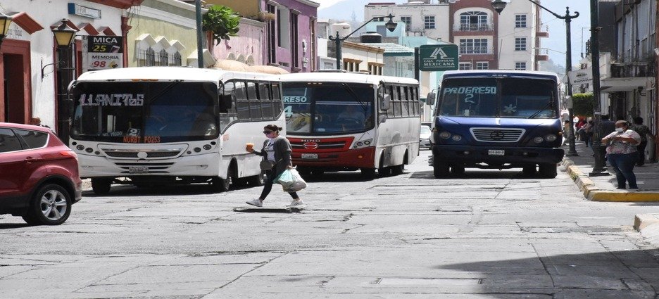 Transportistas modifican rutas por cierre del bulevar Colosio en Tepic
